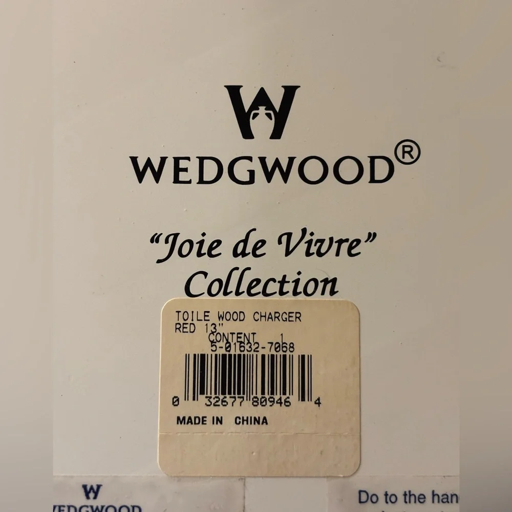 Wedgwood Toile Elegant Red and White Decorative Plate “Joie de vivre” Collection